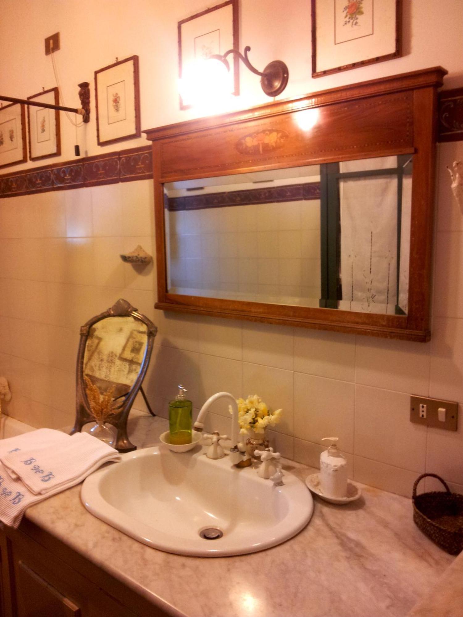 Relais De Charme - B&B Short Lets La Casa Di Francesca Sant'Agata Li Battiati Bilik gambar